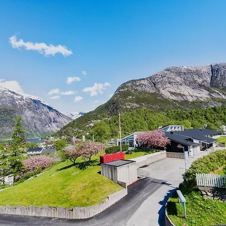 Eidfjord Hotel מלון איידפיורד